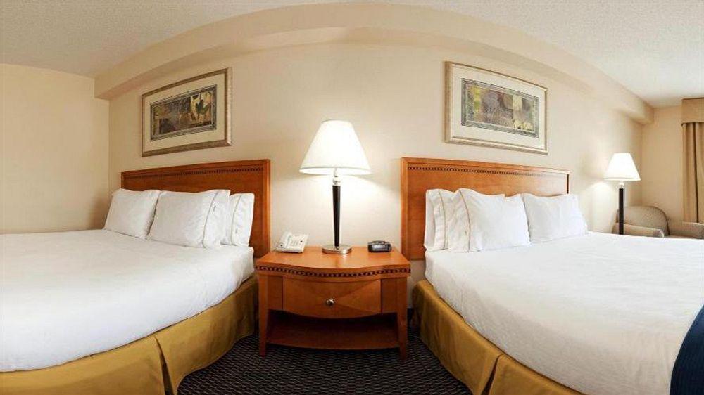 Holiday Inn Express Richmond-Brandermill-Hull Street By Ihg מראה חיצוני תמונה
