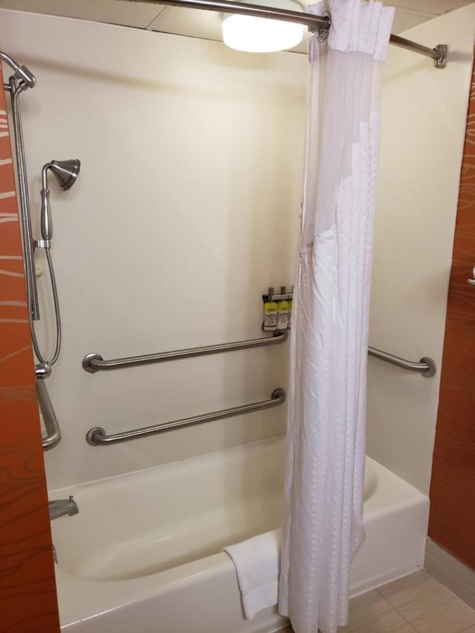 Holiday Inn Express Richmond-Brandermill-Hull Street By Ihg מראה חיצוני תמונה
