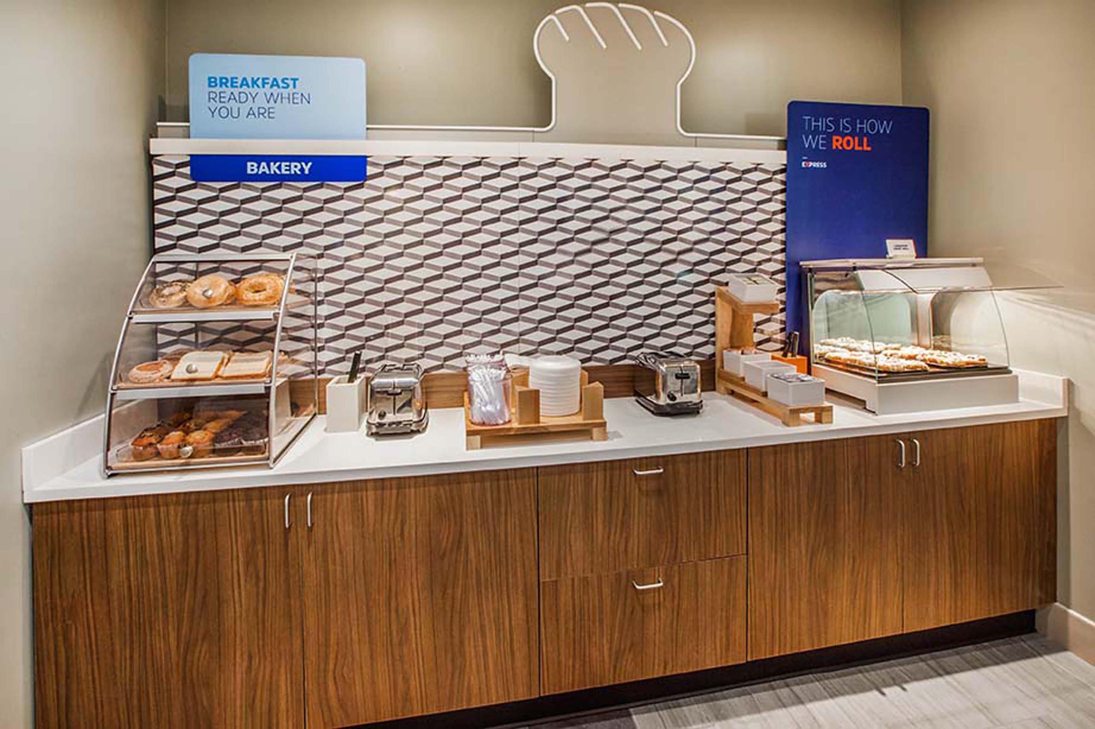 Holiday Inn Express Richmond-Brandermill-Hull Street By Ihg מראה חיצוני תמונה