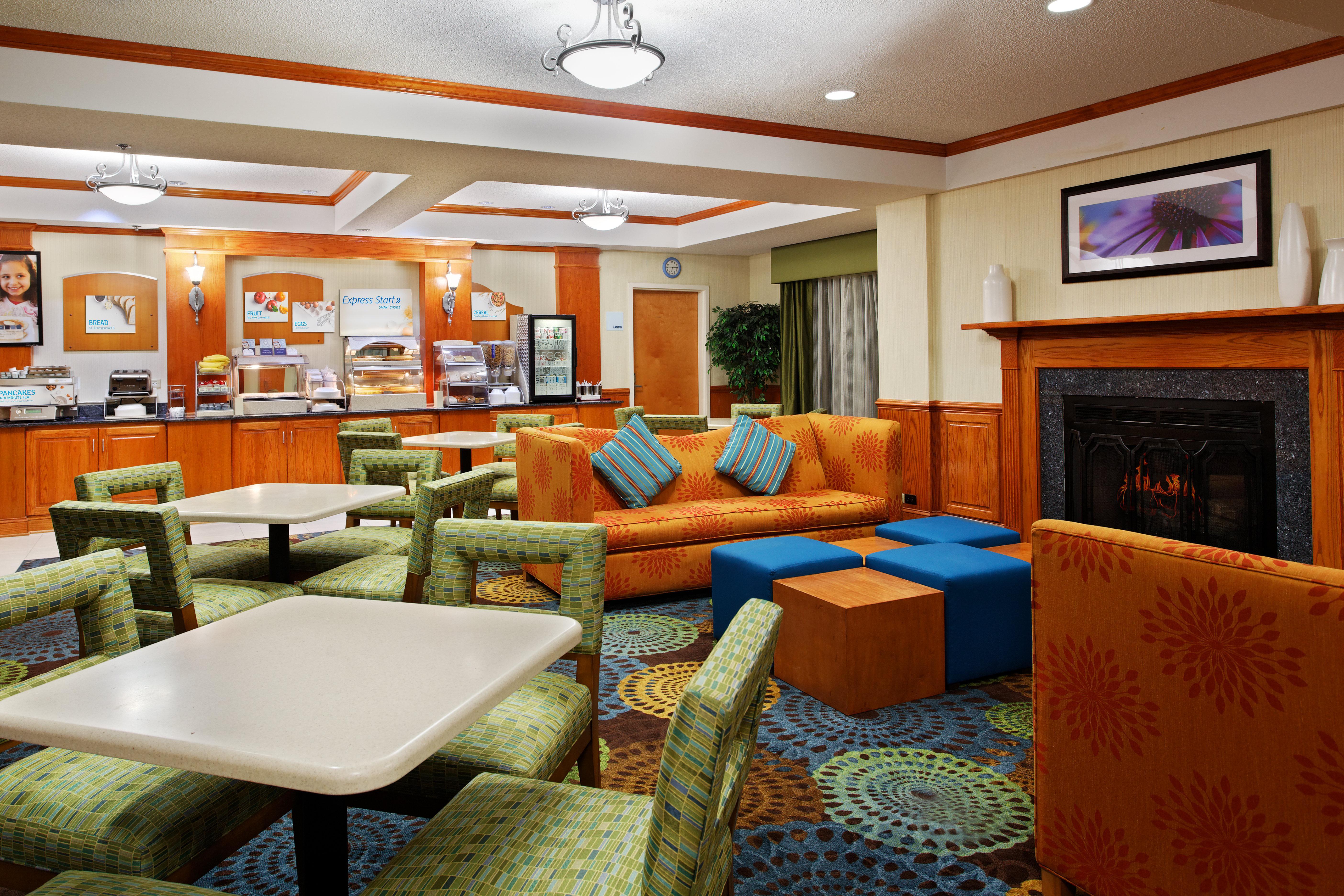 Holiday Inn Express Richmond-Brandermill-Hull Street By Ihg מראה חיצוני תמונה